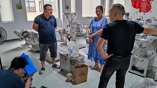 中南藥機(jī)：物料試機(jī)，認(rèn)真服務(wù)每一位客戶